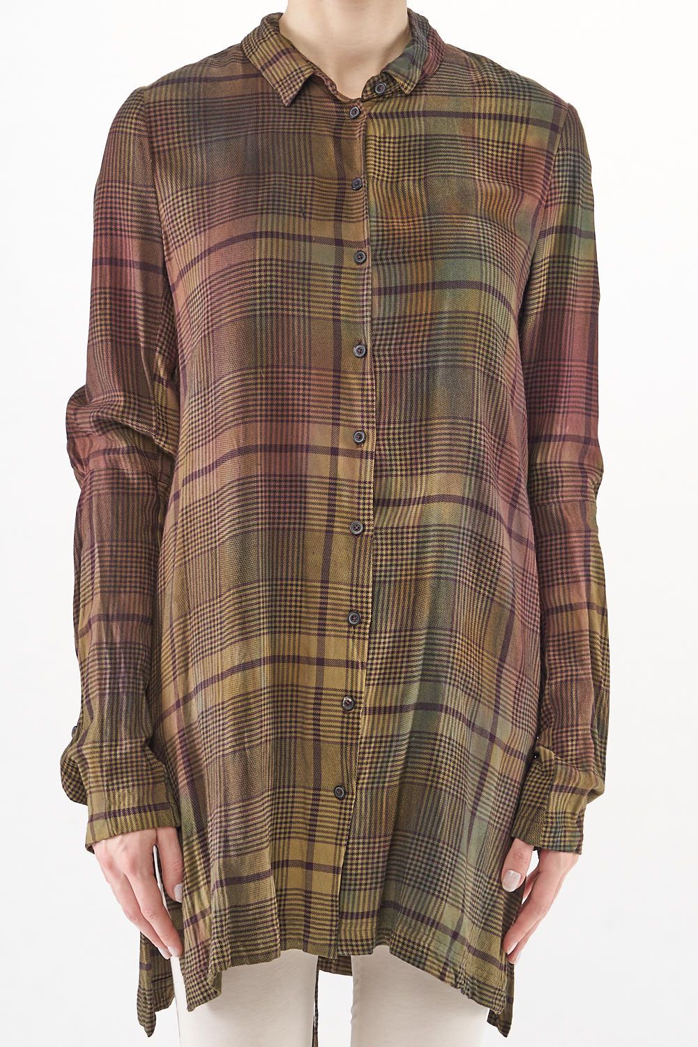 hüftlange und schmale viskose karo-bluse mit hemdblusenkragen