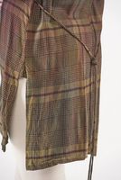 hüftlange und schmale viskose karo-bluse mit hemdblusenkragen