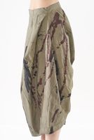 handbemalter und kniebedeckter woll-stretch-rock mit ballonform