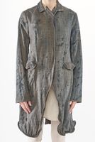 handbemalter und schmaler woll-mantel teilweise mit draht verstärkt