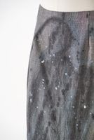 handbemalter und schmaler karo-woll-rock mit taillenbeleg