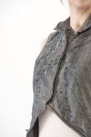 handbemalte karo-woll-weste mit haken & schlingen