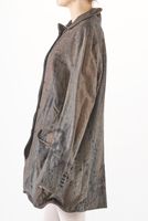 handbemalter und oversized karo-woll-mantel mit haken & schlingen