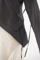 schmale schurwoll-jacke mit reißverschluss an den schulternähten